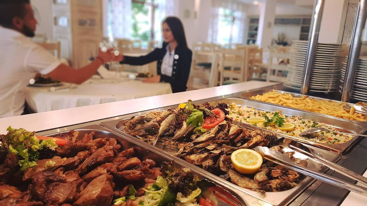 Oasis Del Mare Beach Front Hotel لوزينيتس المظهر الخارجي الصورة